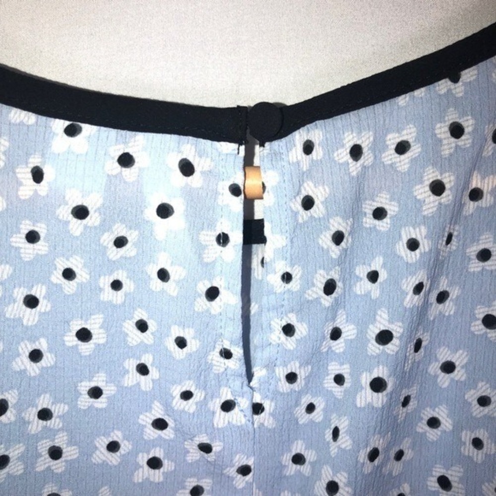 ELLE Blue Short Sleeve Floral Blouse Size‎ Medium - Picture 8 of 11